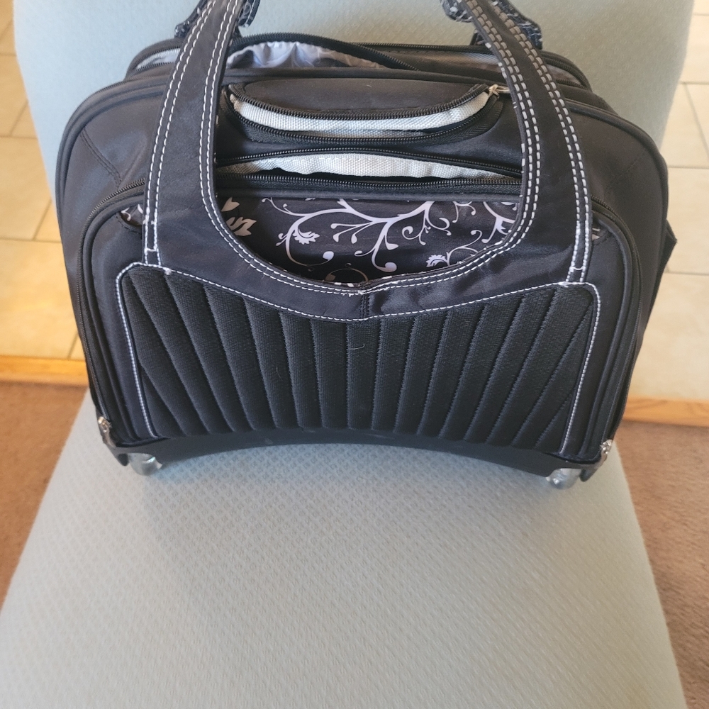 Kensington Contour Two Wheeled Laptop Bag